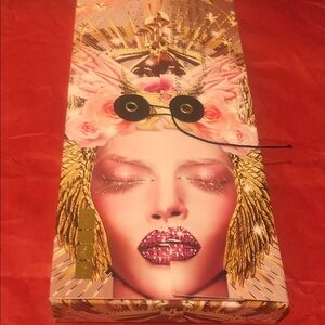 Vibrant  Pat McGrath Art-Inspired Eye Shadow with Gold and Pink Accents